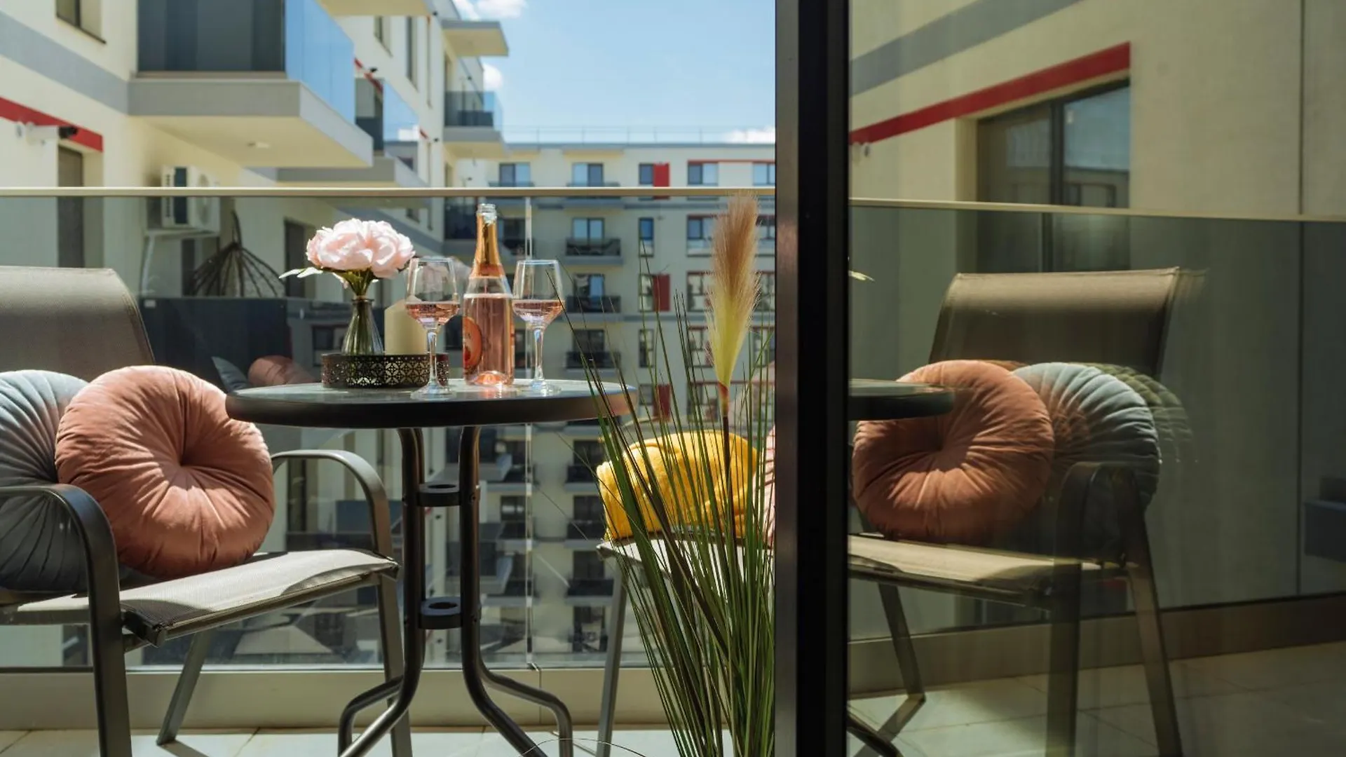 Blue Dream Apartment Plaza With Parking Bucharest Romania
